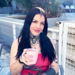 jacquieetmicheltv – Laeticia, 24 years old, quite a character…_6873742a52244.webp